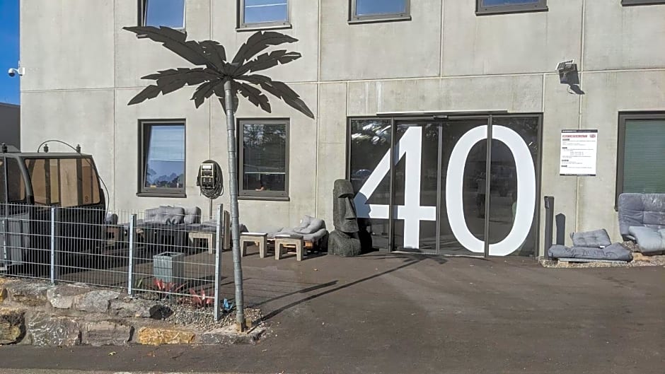BUSINESS-MOTEL free WiFi & massage, air-con, XXL-Parking