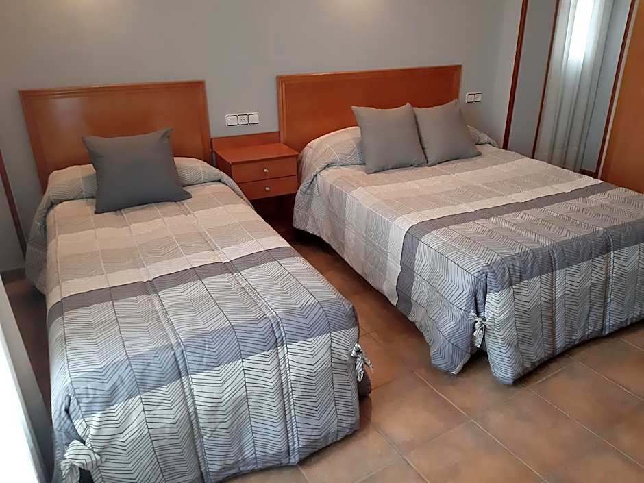 Hotel Los Leones, el más cercano a Warner