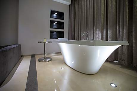 Huazhu - Select Deluxe Bed Room