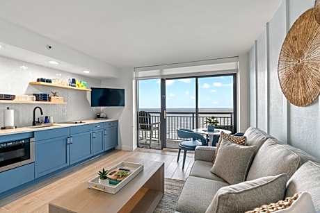 Modern Oceanfront 1 Bedroom Condo, Prime Location, Stunning Views at Beach Cove Resort