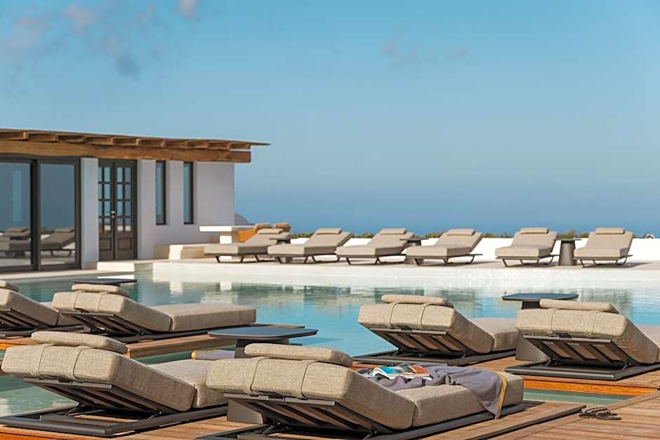 NĒRO Boutique Hotel
