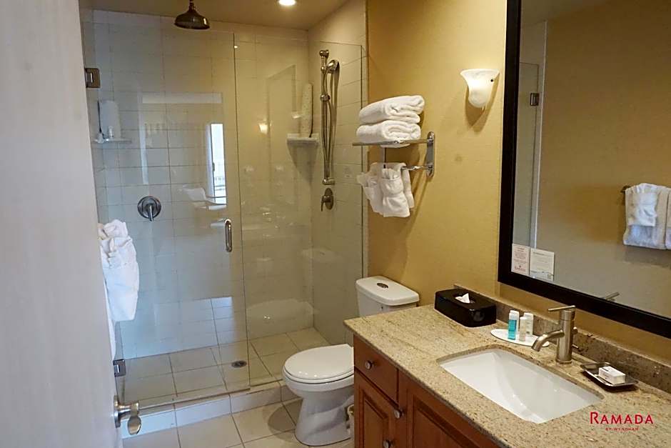 Ramada Hotel & Conference Center by Wyndham Kelowna