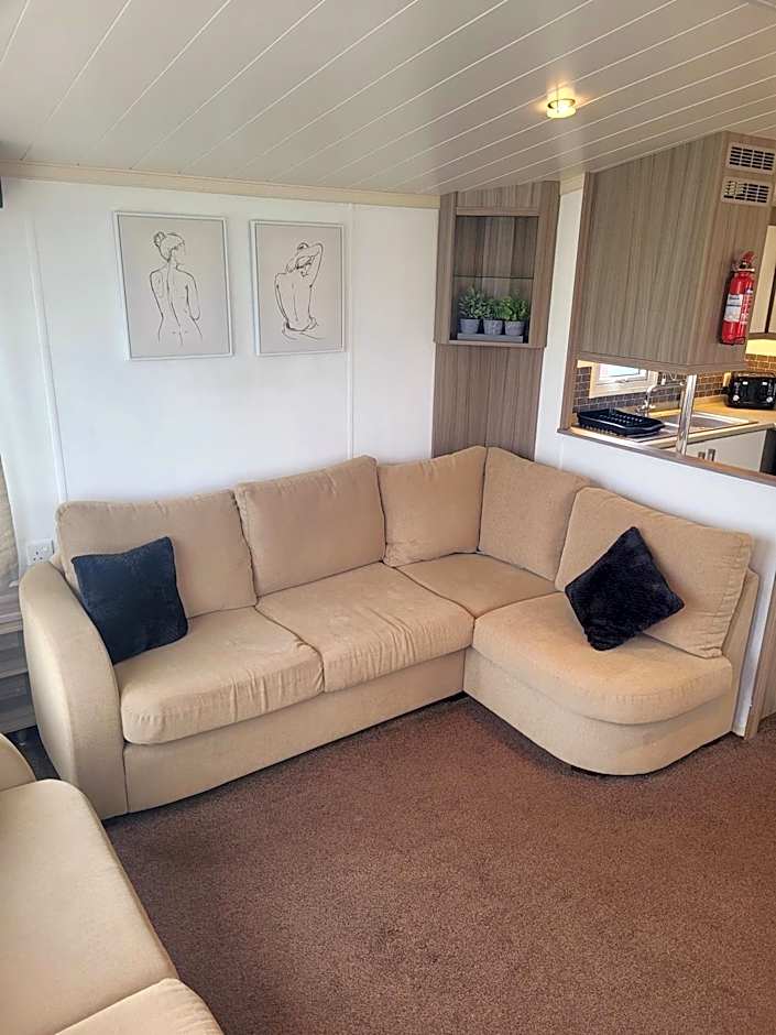 Golden Palm Getaway's PG143