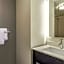 La Quinta Inn & Suites by Wyndham Warwick-Providence Airport