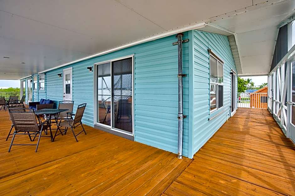 Cabins at Bonefish Bay