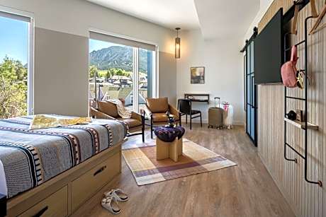 Moxy Boulder University