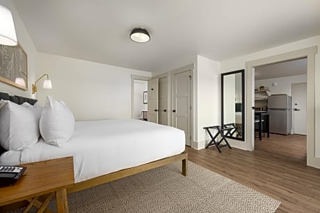 1 Bedroom Standard King Suite