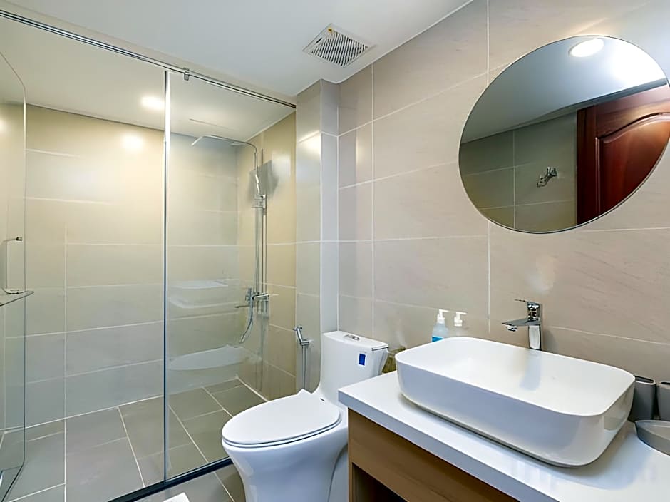 SAZI Resin Hotel - Free Nails HairWash