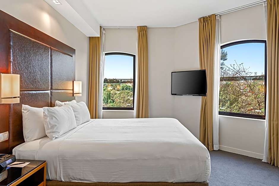 Amora Hotel Riverwalk