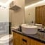L301 1Bdrm 1bath fits 6 AC Rooftop views