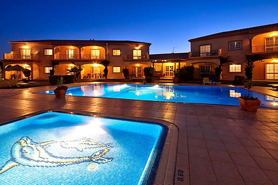 Atalaia Sol Aparthotel - tennis & heated pool in winter