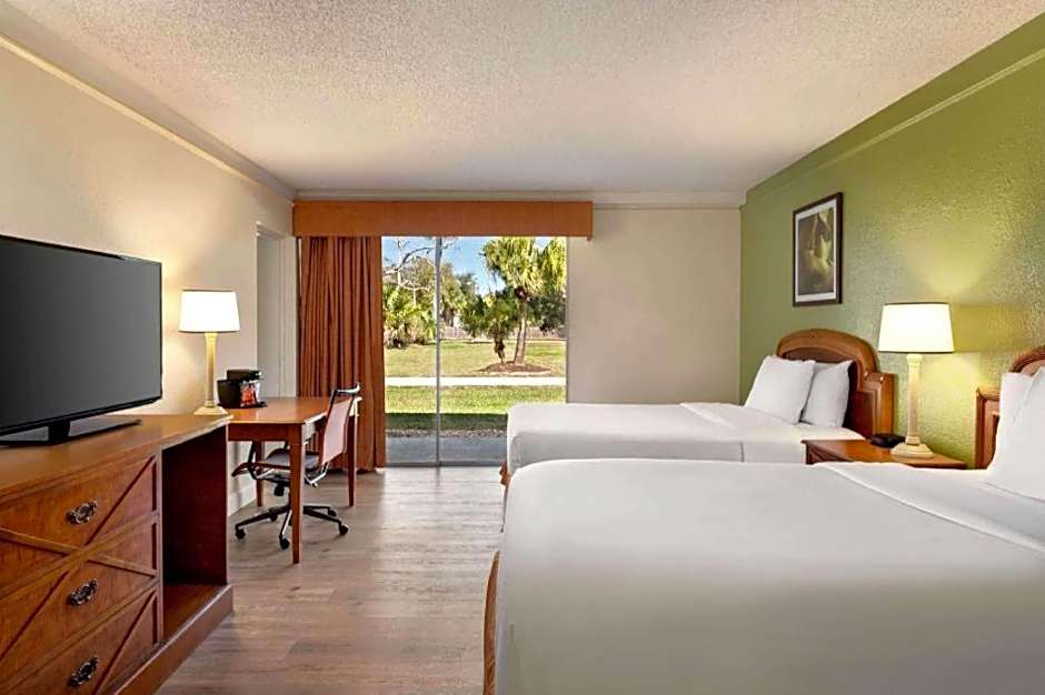 Baymont by Wyndham Intl Speedway/I-95/Daytona Beach