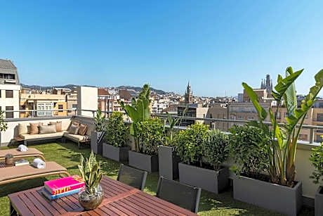 Grand Terrace, Guest room, 1 King, Sagrada Familia view, Limited view, High floor, Terrace