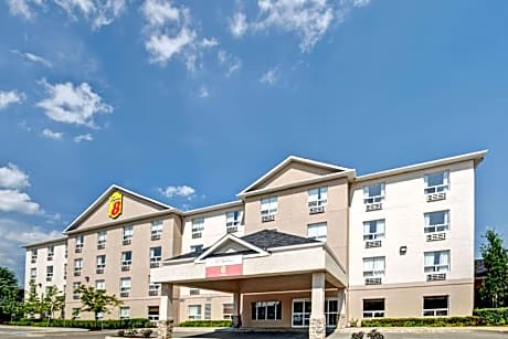 Super 8 by Wyndham Barrie South