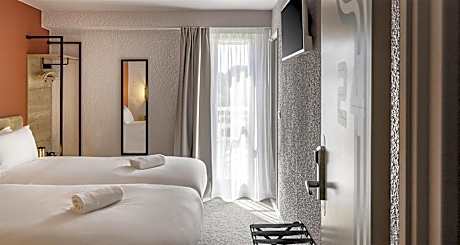 Standard Twin Room - Non-Smoking