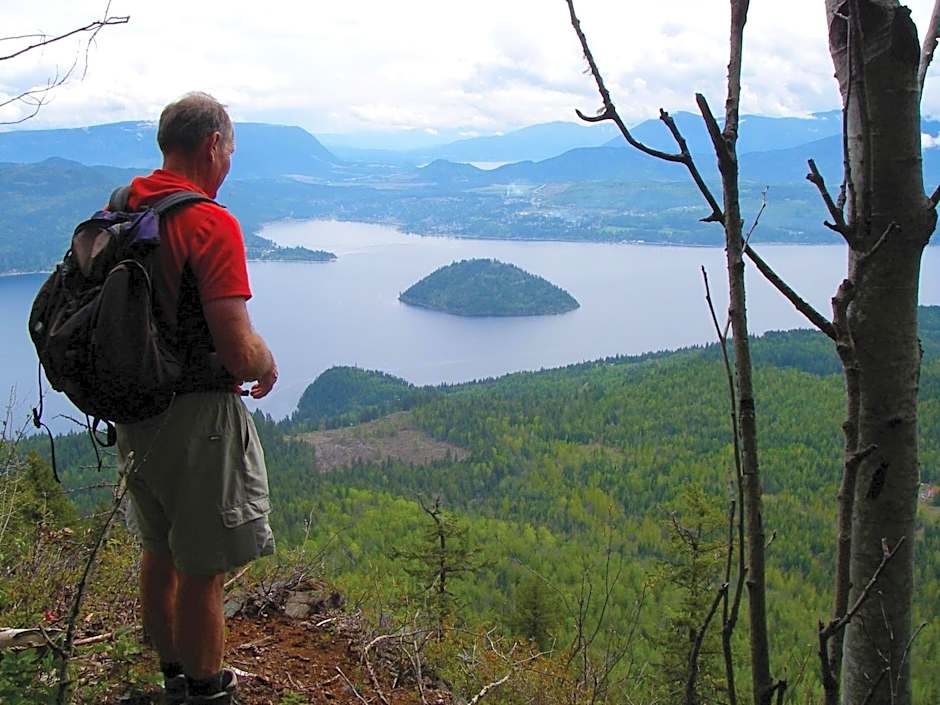 Hilltop Inn - Salmon Arm