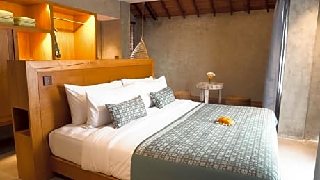 Annora Suite with Seating Area