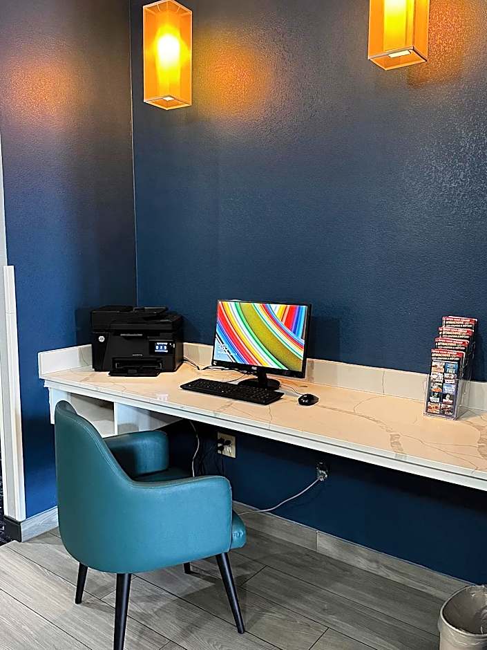 Comfort Inn & Suites Madison - Airport