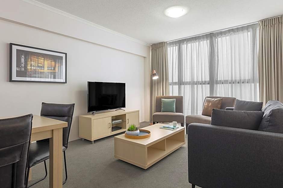 Oaks Brisbane River City Suites
