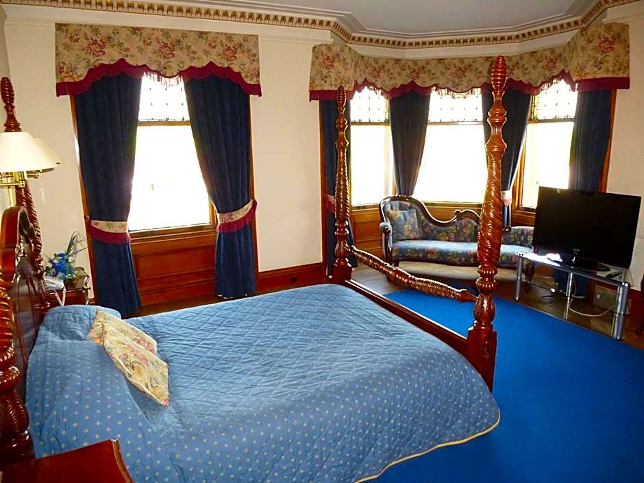 Somerton House Hotel