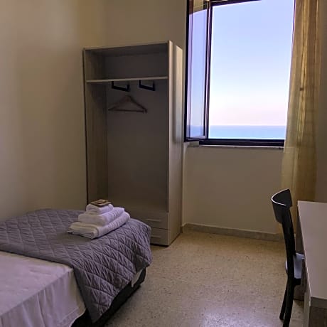 Standard, Sea View