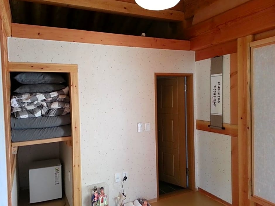 Happy Village Syeobul Hanok Pension
