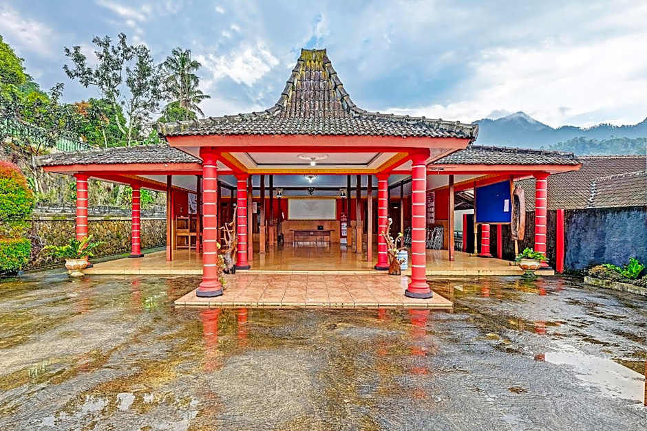 OYO Homes 91095 Desa Wisata Conto