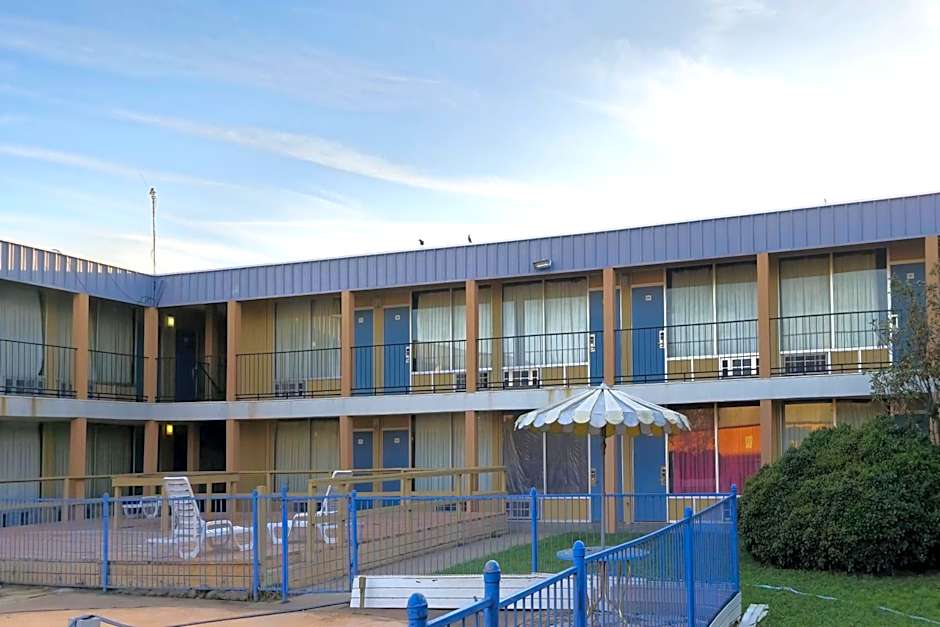 Castle Inn & Suites by OYO Lawton