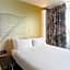 B&B HOTEL Massy Gare TGV