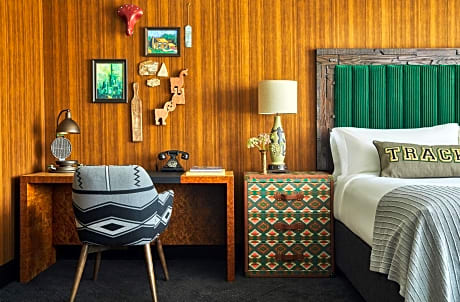 Graduate Junior King Suite with Mountain View