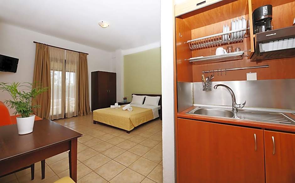 Palirria Hotel & Studios