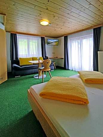 Quadruple Room with Mountain View