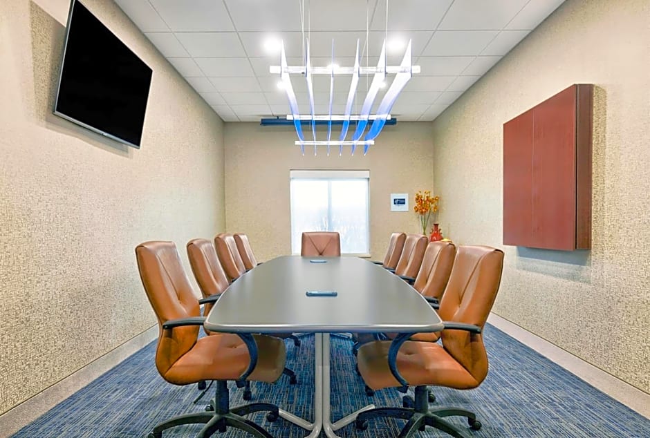 Holiday Inn Express Hotel & Suites Kansas City - Grandview By IHG