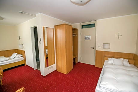 Double Room with Private Bathroom - Kardinal Wendel House