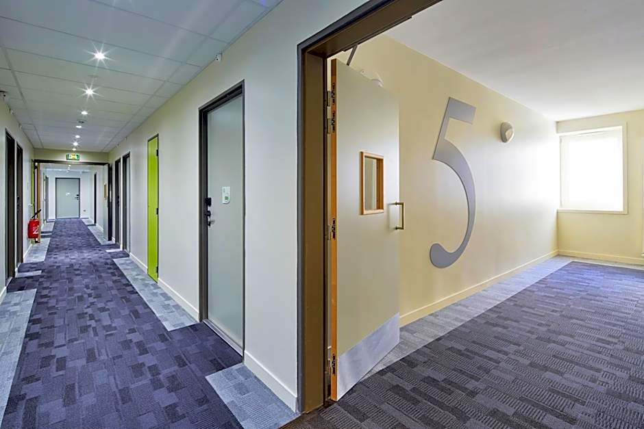 CAMPANILE PARIS SUD - Saclay