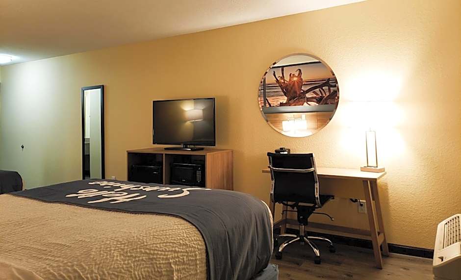 Days Inn & Suites by Wyndham Merrillville