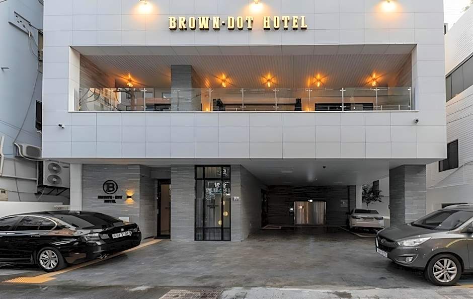 Brown-Dot Hotel Gupo