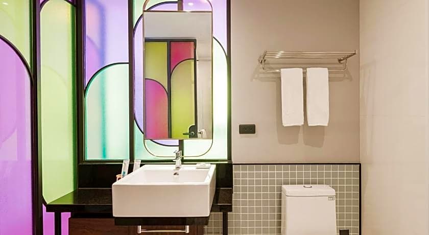 OLAH Poshtel Taichung Station