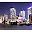 Amazing Condos Beautiful View 2 Blocks To French Quarter, Small Rooftop Pool, Gym, Seanger Theater, Super Dome, And Bourbon St