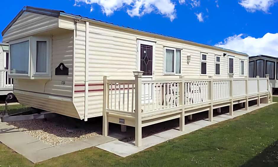 MOLLIES DEN 2 8 Berth 3 Bedrooms The Grange Holiday Park INGOLDMELLS