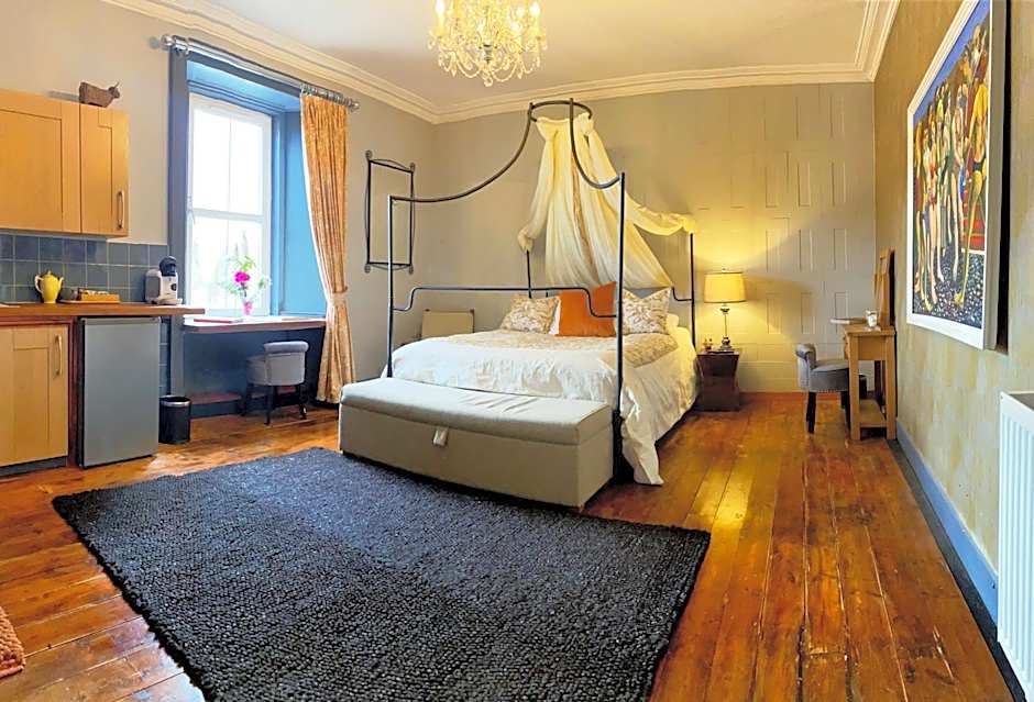 Red Lion, Coorie Inn