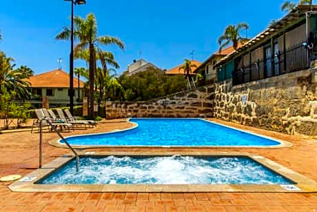 Villa with Garden View