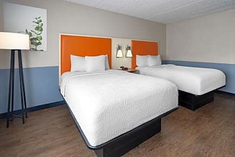 2 Double Beds Mobility Accessible Room Bathtub w/ Grab Bars Non-Smoking