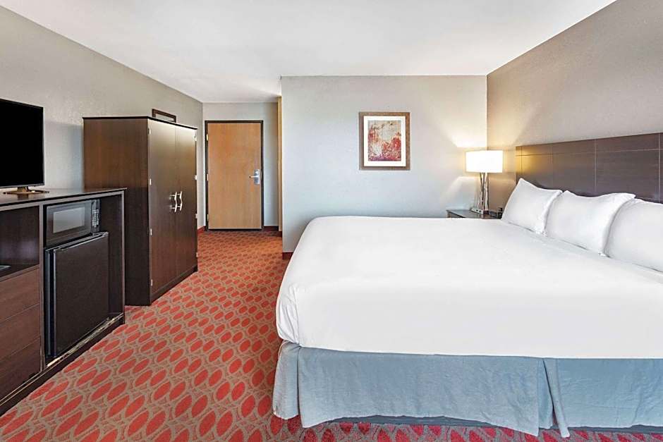 Baymont by Wyndham Brooklyn Center