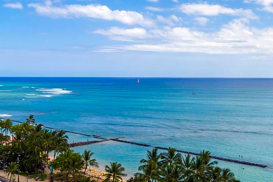 Spacious Waikiki Beach 2BR-Ocean View-Free Parking