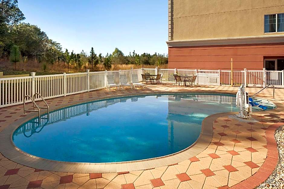 Country Inn & Suites by Radisson, Crestview, FL