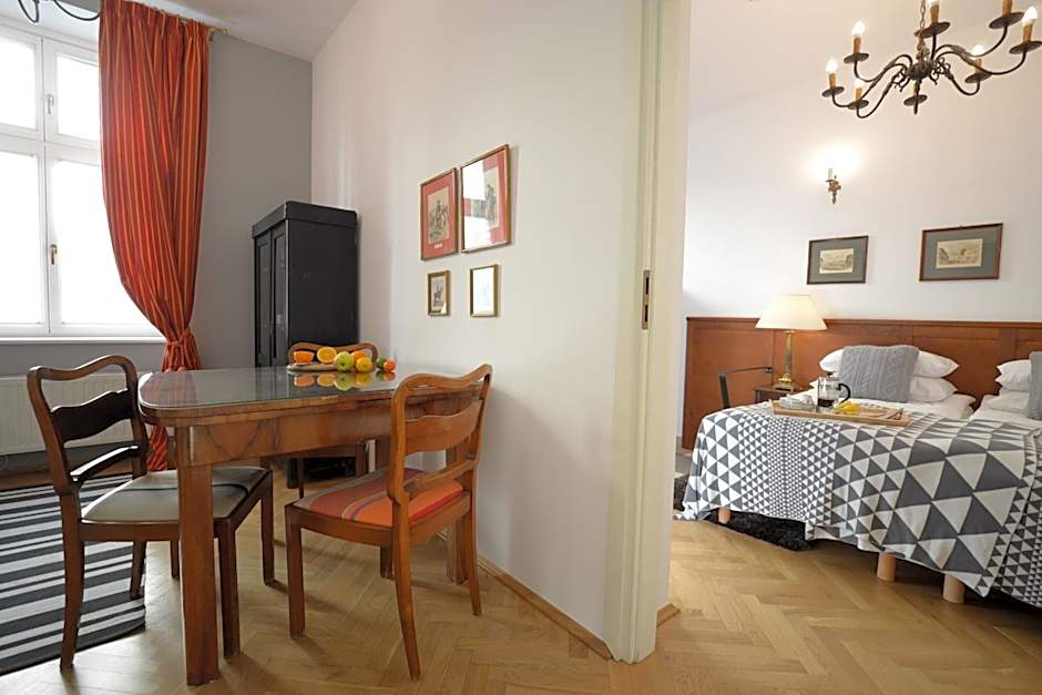 Crystal Suites Old Town