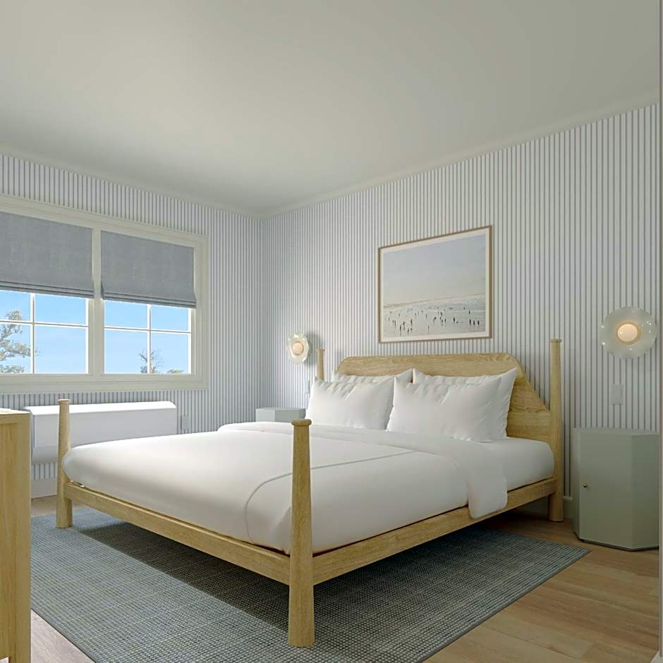 Bay Shores Peninsula Hotel