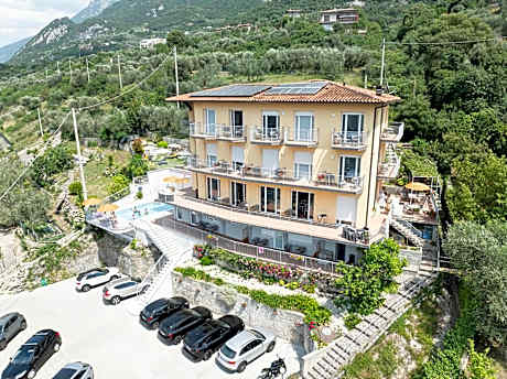 Double or Twin Room with Lake View
