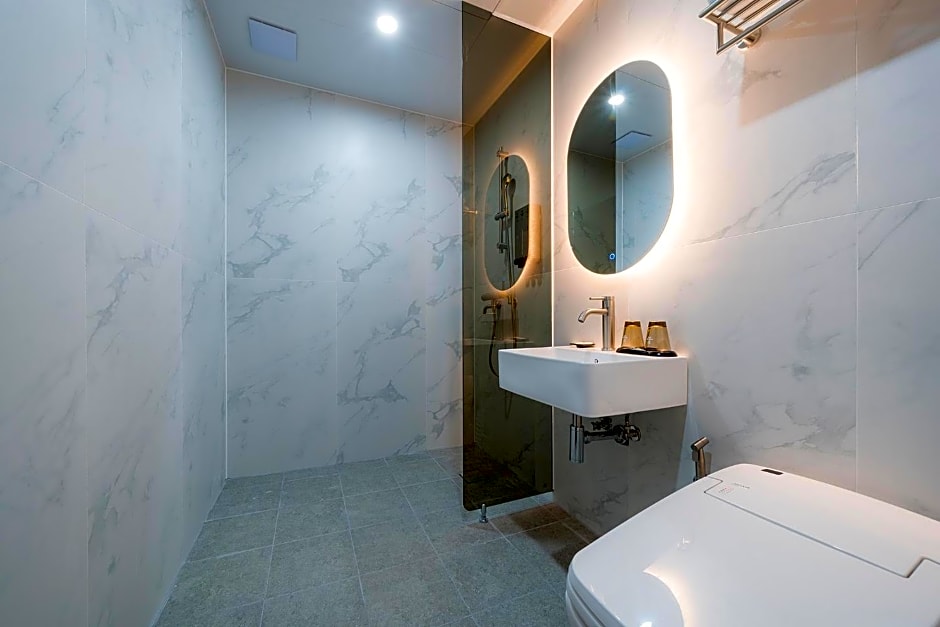 Brown Dot Hotel Pyeonghwa plaza